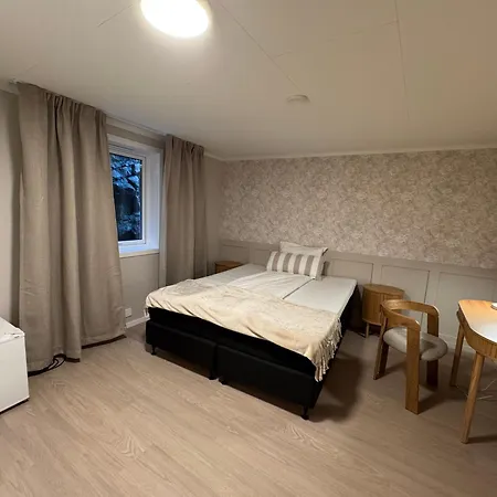 Osteroy Minihotell מוטל Lonevåg