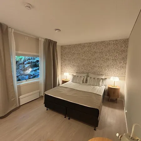Osteroy Minihotell מוטל Lonevåg